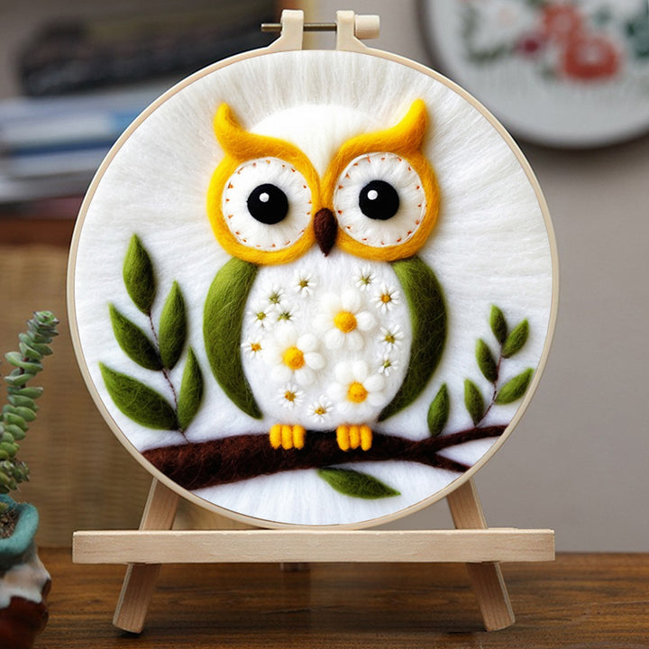 Green Leaves Framing Calm Owl Wool Needle Felting Painting Kit
